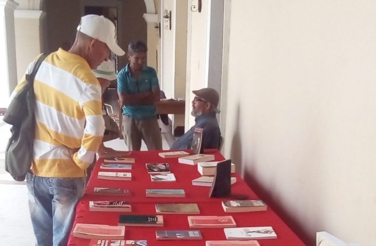 Librerías del Sur celebró 93 años del natalicio del comandante Fidel Castro con Expo-venta de libros