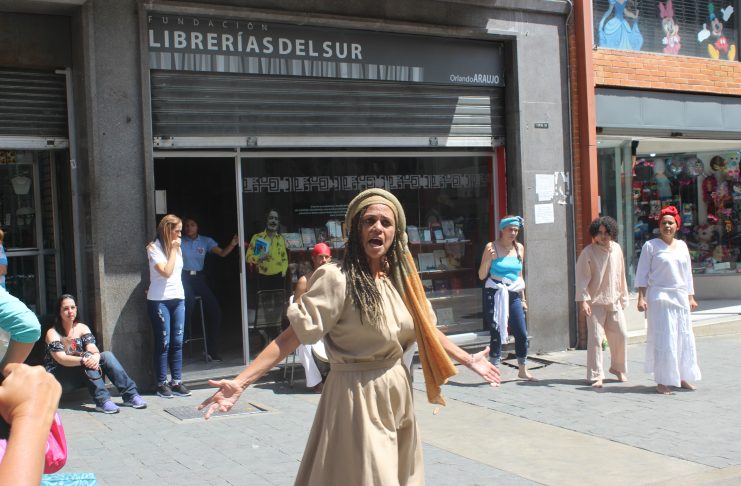 Librerías del Sur inció la celebración del mes de la mujer evocando el grito de resistencia de Juana «La Avanzadora».