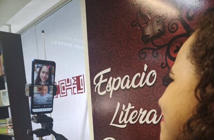Novela “Toma mi lanza bañada de plata” relata la lucha independentista diluyendo los límites de la realidad y la ficción