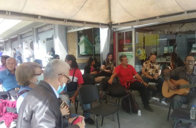 Se realizó conversatorio «Tribuna antiimperialista – Efraín Valenzuela» en la librería Orlando Araujo