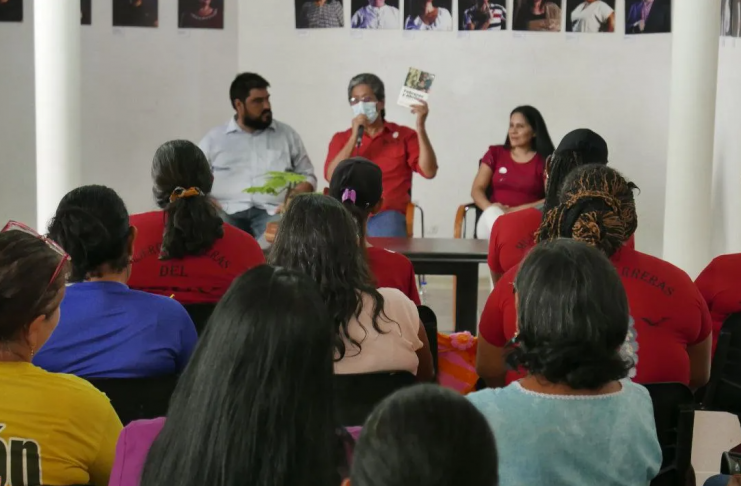 Presentaron “Entre Febreros y Abriles” en la 18ª FILVEN Barinas