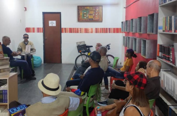 Se presentó el libro “El Tifloreportero ¡A toda capacidad!” en la Librería del Sur Orlando Araujo