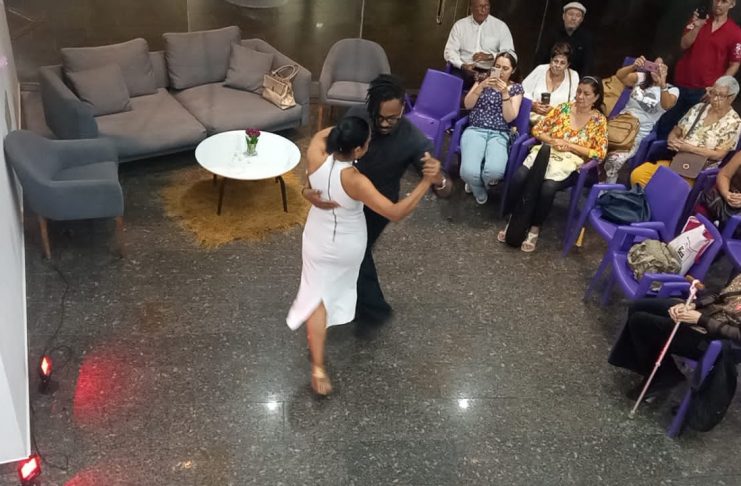 Realizaron un «Poetango» en la Librería del Sur Aquiles Nazoa del Teatro Teresa Carreño