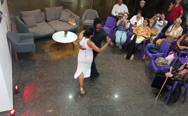 Realizaron un «Poetango» en la Librería del Sur Aquiles Nazoa del Teatro Teresa Carreño