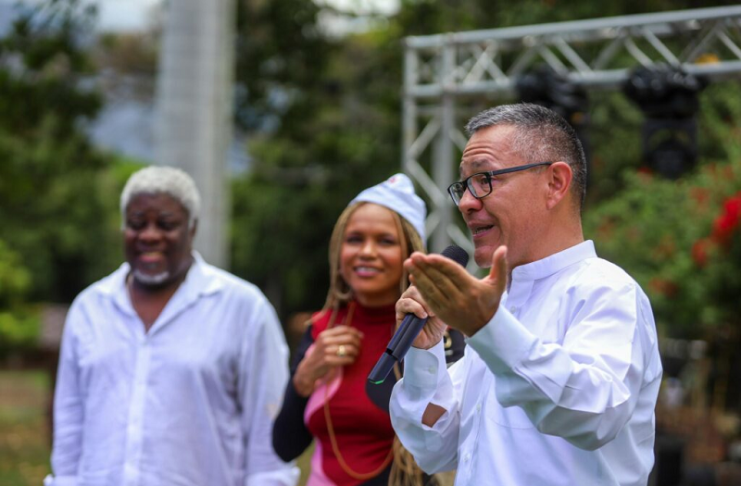 Al ritmo de la samba y la música brasileña, Teresa Cristina deleitó al público en la Casona Cultura Aquiles Nazoa