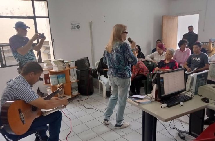 Se realizó «Recital poético» en la Librería del Sur Los Teques