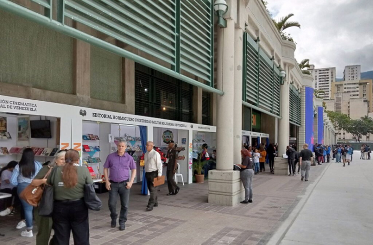 Expositores de la FILVEN expresan su satisfacción y agradecimiento al público lector